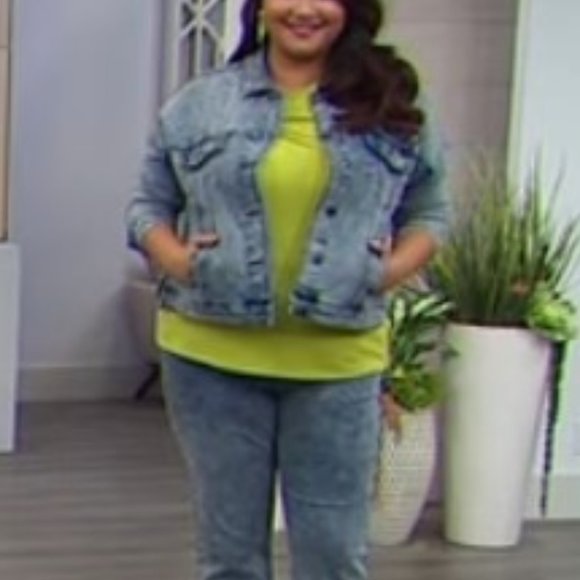 DG2 by Diane Gilman Snow Wash Boxy Jean Jacket - Picture 10 of 10